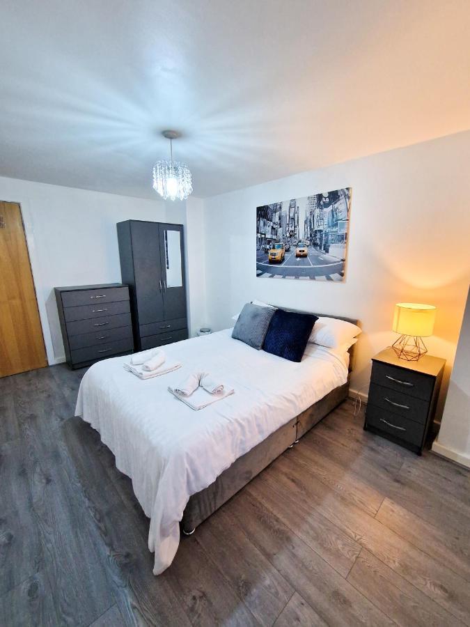 Spacious Apartment For Holiday And Contractor Groups In Salford - Private Parking - By Nmb Serviced Accommodation Manchester Ngoại thất bức ảnh