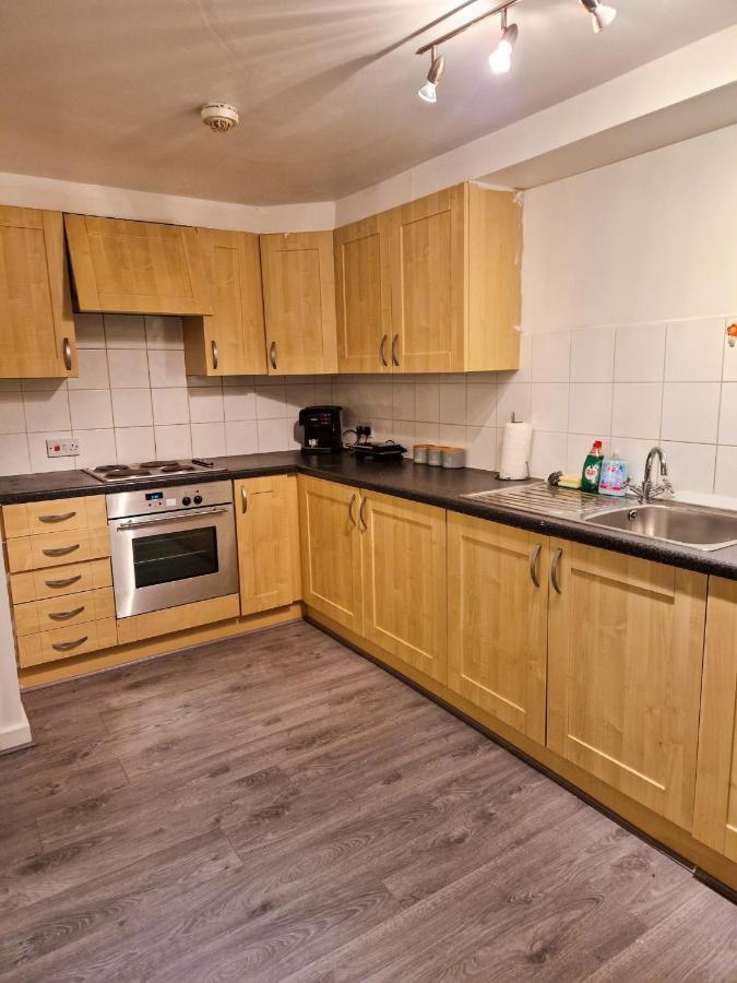 Spacious Apartment For Holiday And Contractor Groups In Salford - Private Parking - By Nmb Serviced Accommodation Manchester Ngoại thất bức ảnh
