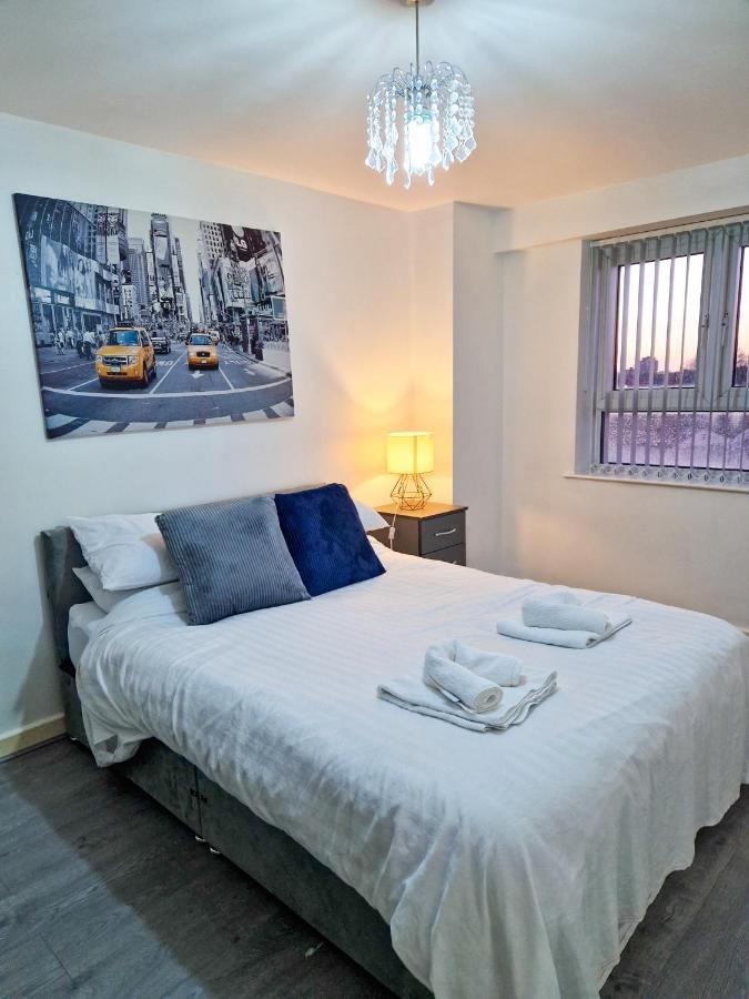 Spacious Apartment For Holiday And Contractor Groups In Salford - Private Parking - By Nmb Serviced Accommodation Manchester Ngoại thất bức ảnh