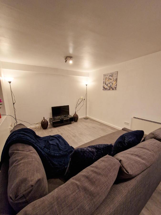 Spacious Apartment For Holiday And Contractor Groups In Salford - Private Parking - By Nmb Serviced Accommodation Manchester Ngoại thất bức ảnh