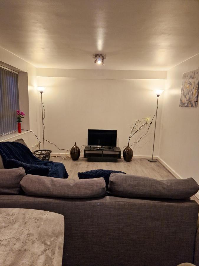 Spacious Apartment For Holiday And Contractor Groups In Salford - Private Parking - By Nmb Serviced Accommodation Manchester Ngoại thất bức ảnh