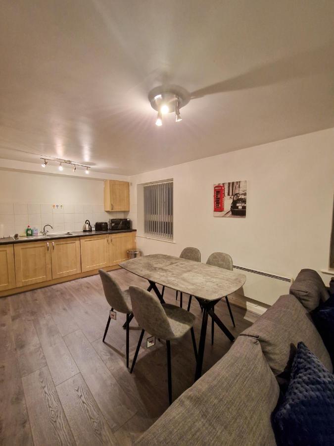 Spacious Apartment For Holiday And Contractor Groups In Salford - Private Parking - By Nmb Serviced Accommodation Manchester Ngoại thất bức ảnh